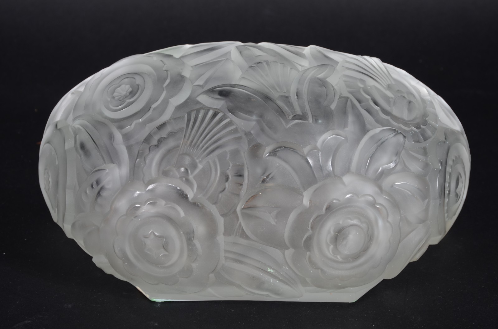Aplique de cristal com flores em relevo estilo Art Deco. - foto 2 de 4