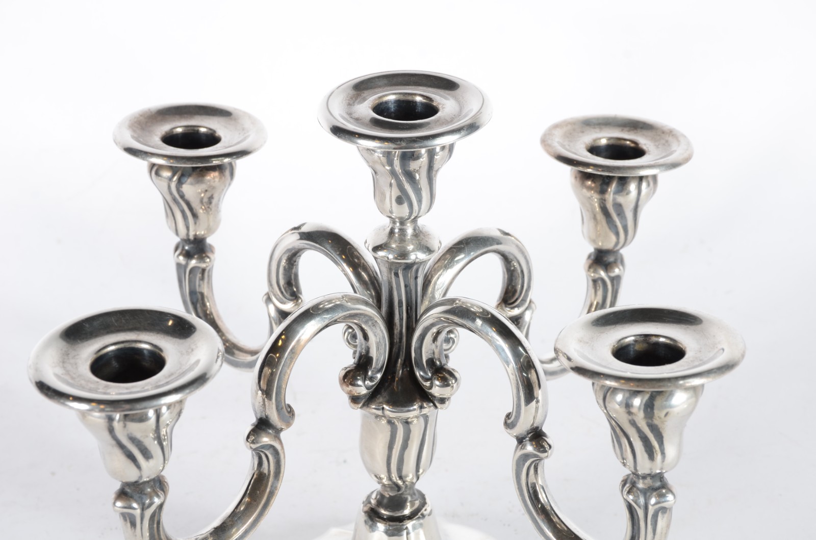Candelabro de prata de lei para 5 velas com trabalhos em gomos... - foto 2 de 3