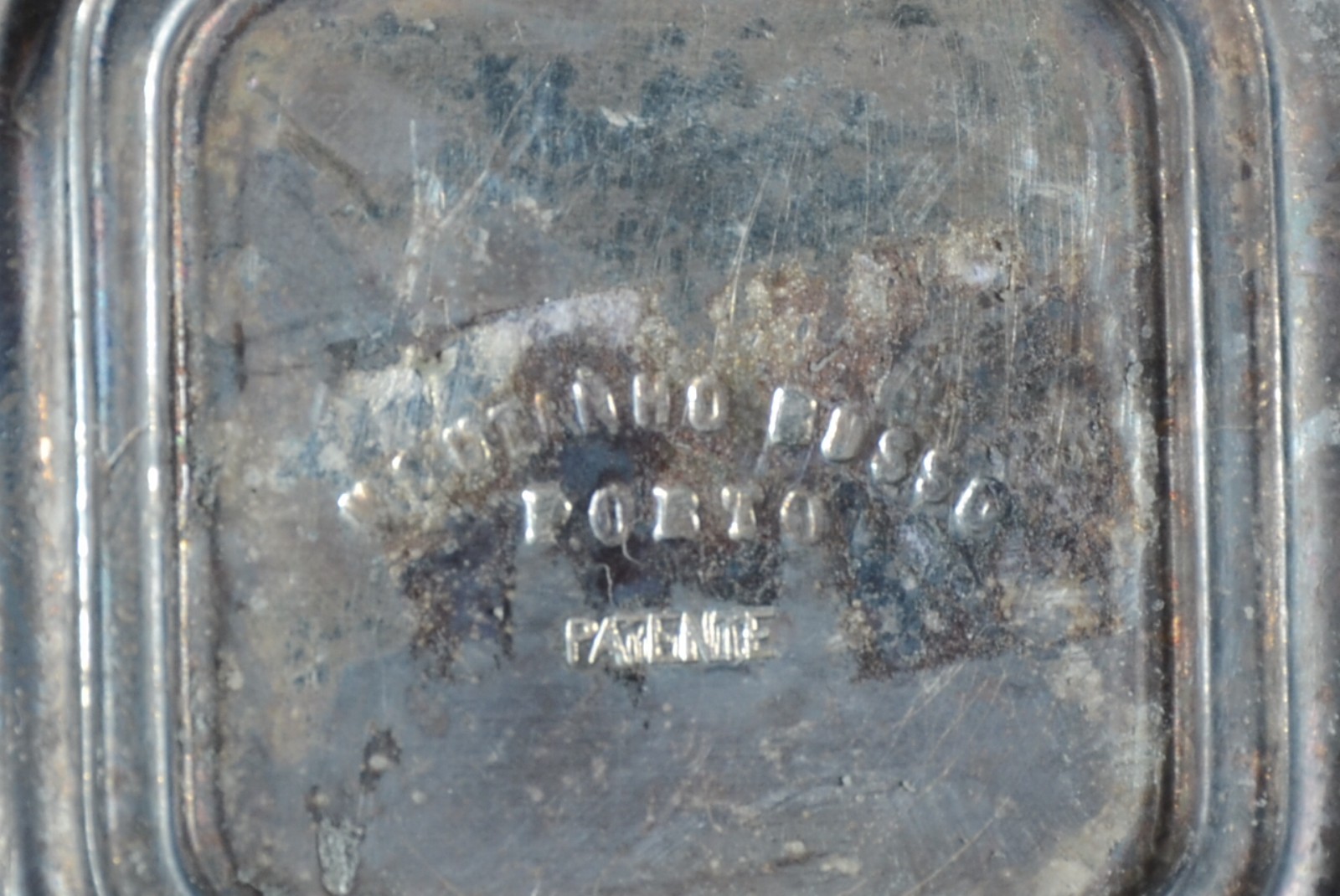 Três pequenas peças de prata, sendo: dois paliteiros e cinzeiro. Peso... - foto 5 de 6
