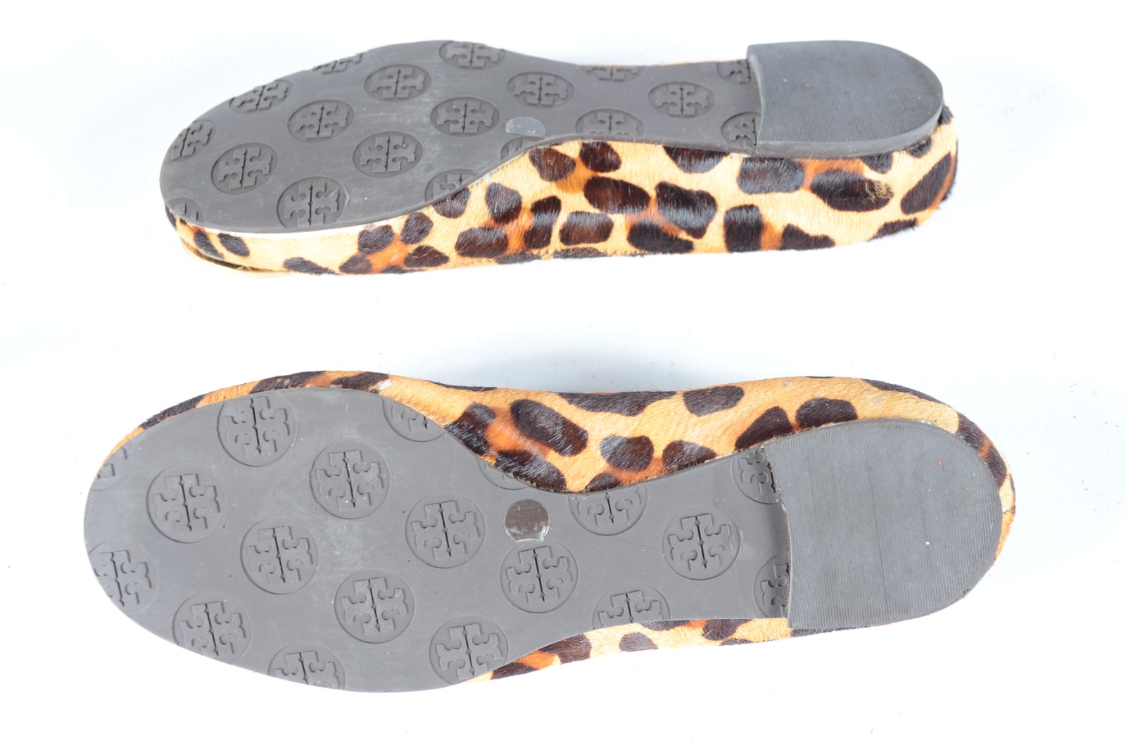 Sapatilhas estampa animal print. Numeração 34 BR. - foto 5 de 6