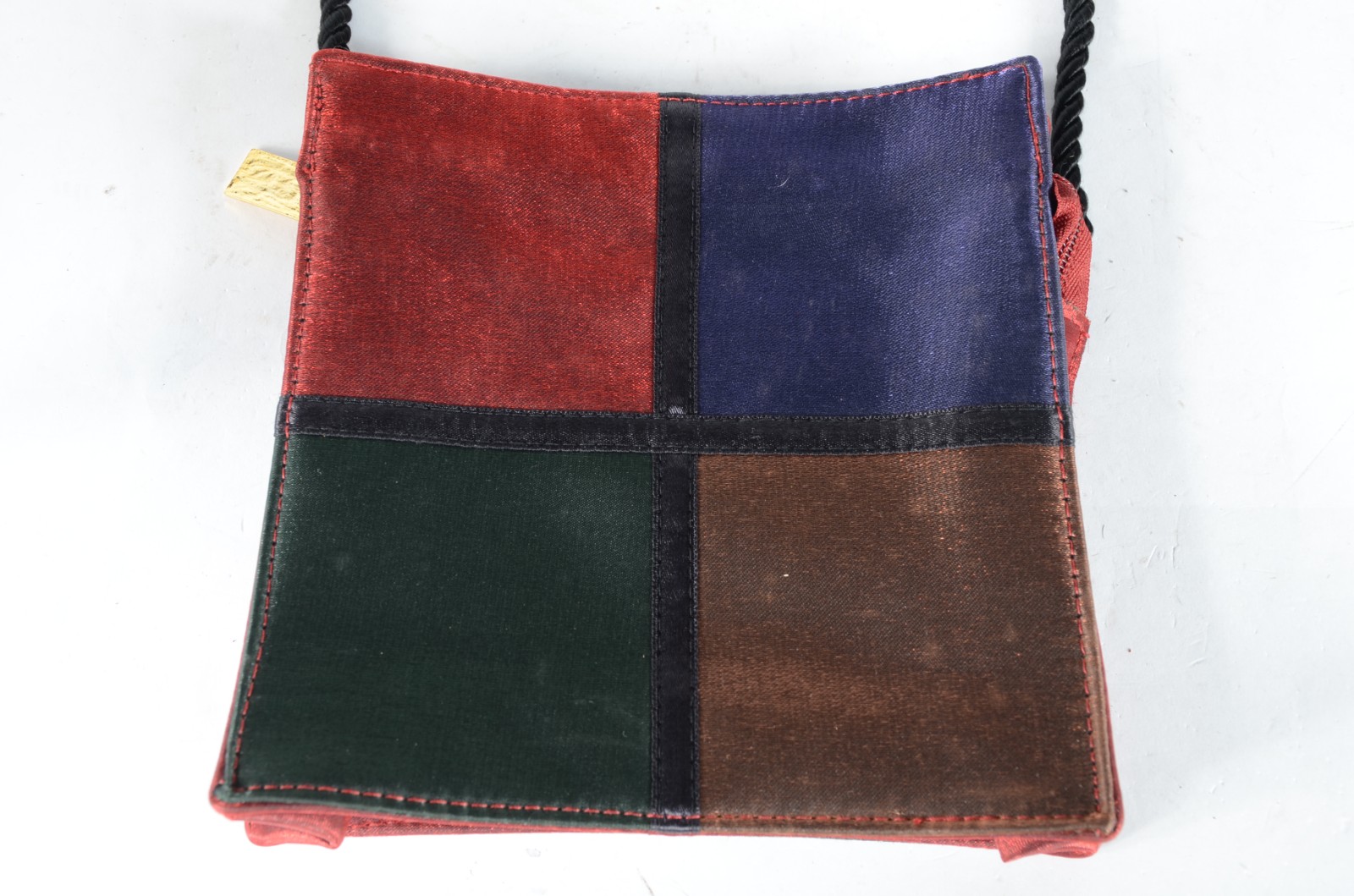 Bolsa feminina francesa em tecido colorido. Pequenos desgastes do uso. - foto 1 de 7