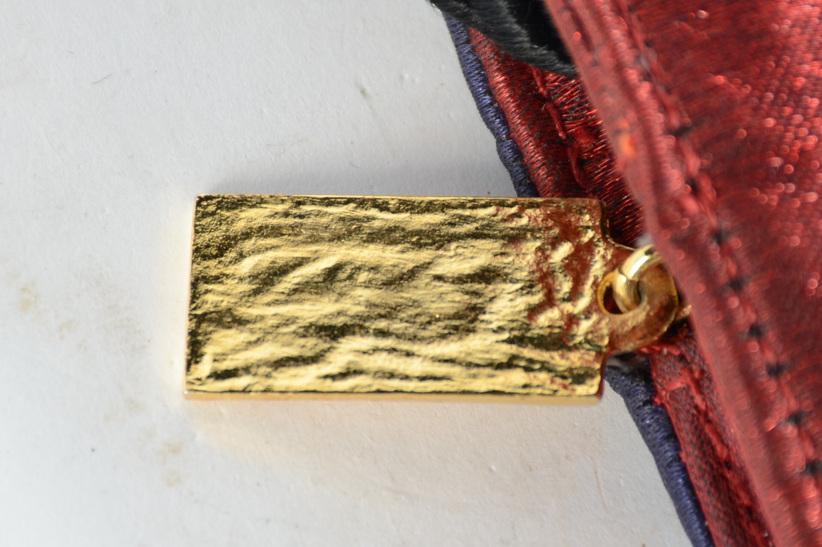 Bolsa feminina francesa em tecido colorido. Pequenos desgastes do uso. - foto 2 de 7