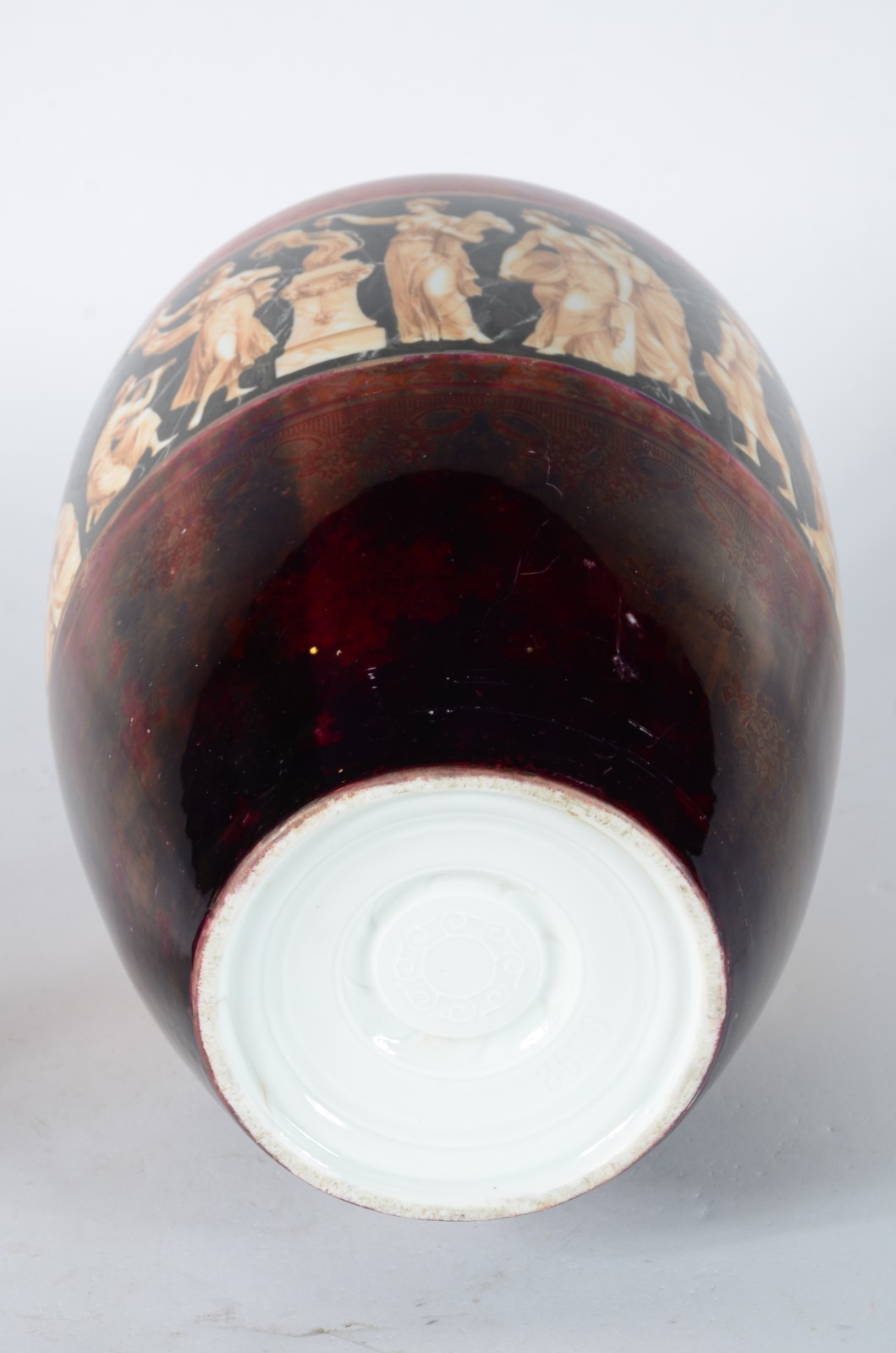 Potiche de porcelana na cor vinho decorada com grega com figuras... - foto 3 de 3