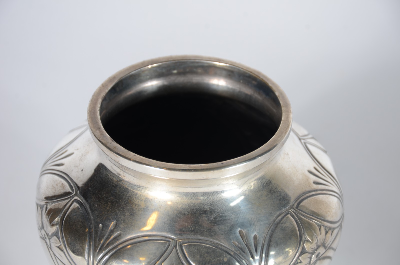 Vaso de prata. Peso da prata: 180 g. (Por motivos de segurança a peça... - foto 3 de 4