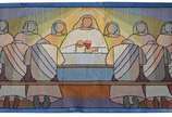 Eila Ampula (1916-2008), Santa Ceia - Tapeçaria. Apresenta furo e pequenos rasgos na parte inferior. Desgastes.