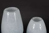 Dois vasos de vidro decorativo na cor verde e b... - Dois vasos de vidro decorativo na cor verde e branca.