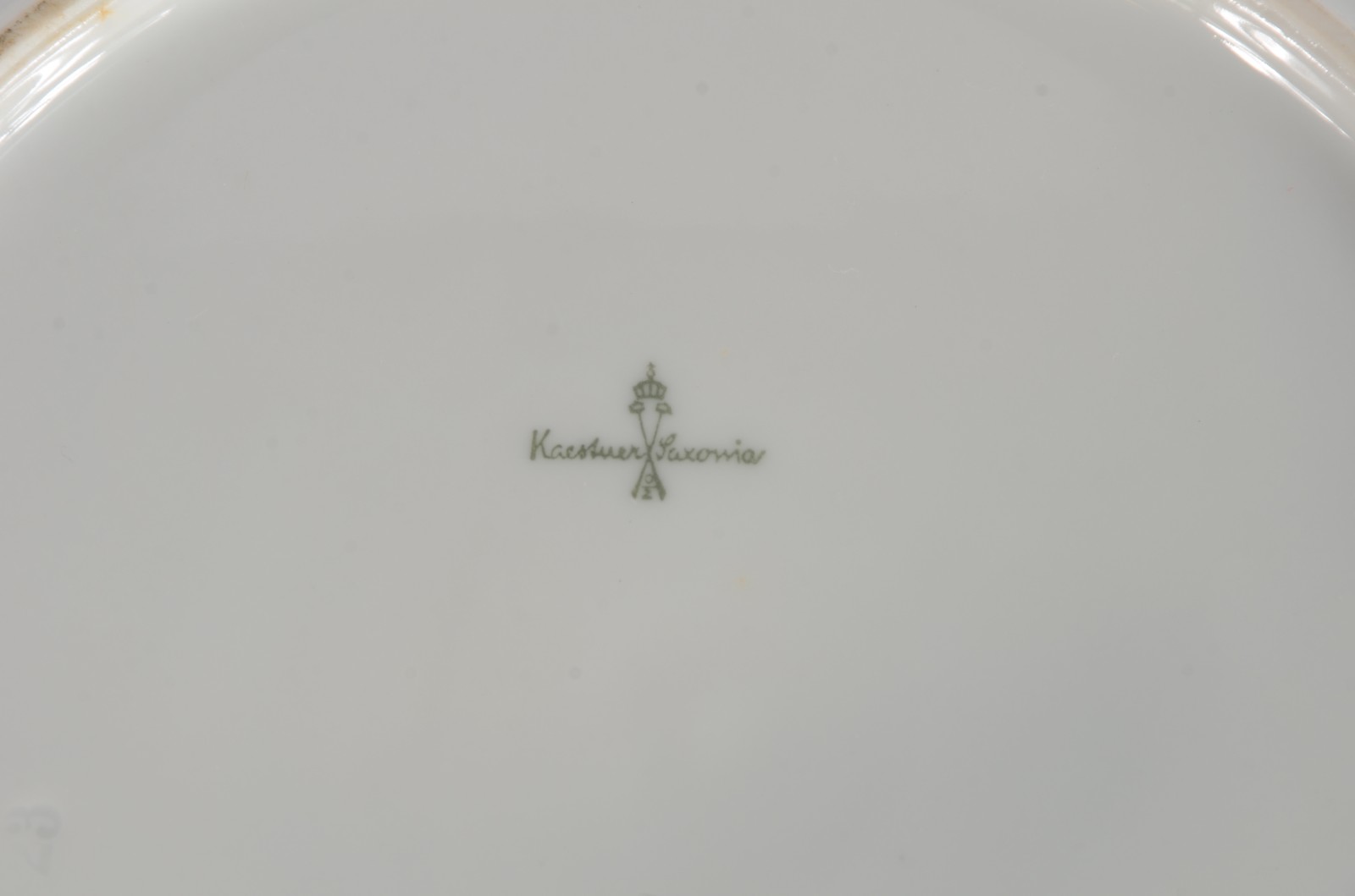 Conjunto com 8 pratos de porcelana europeia decorados com peixes em... - foto 6 de 6