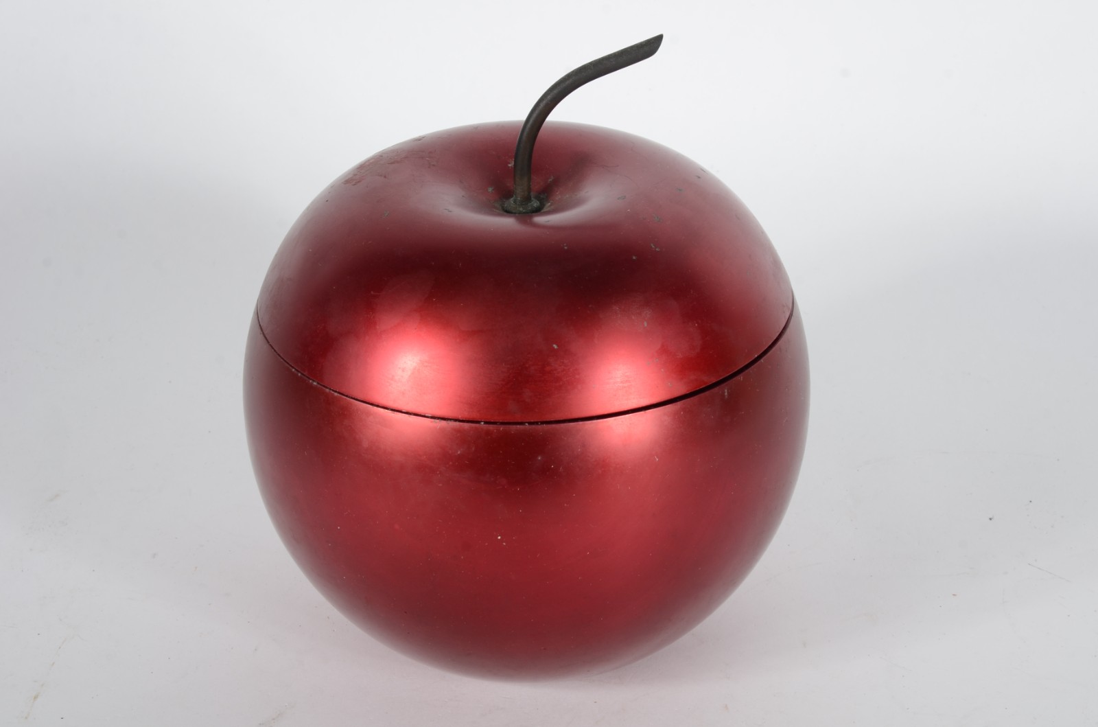 Balde para gelo feitio "maçã" metal vermelho, interior espelhado... - foto 3 de 5