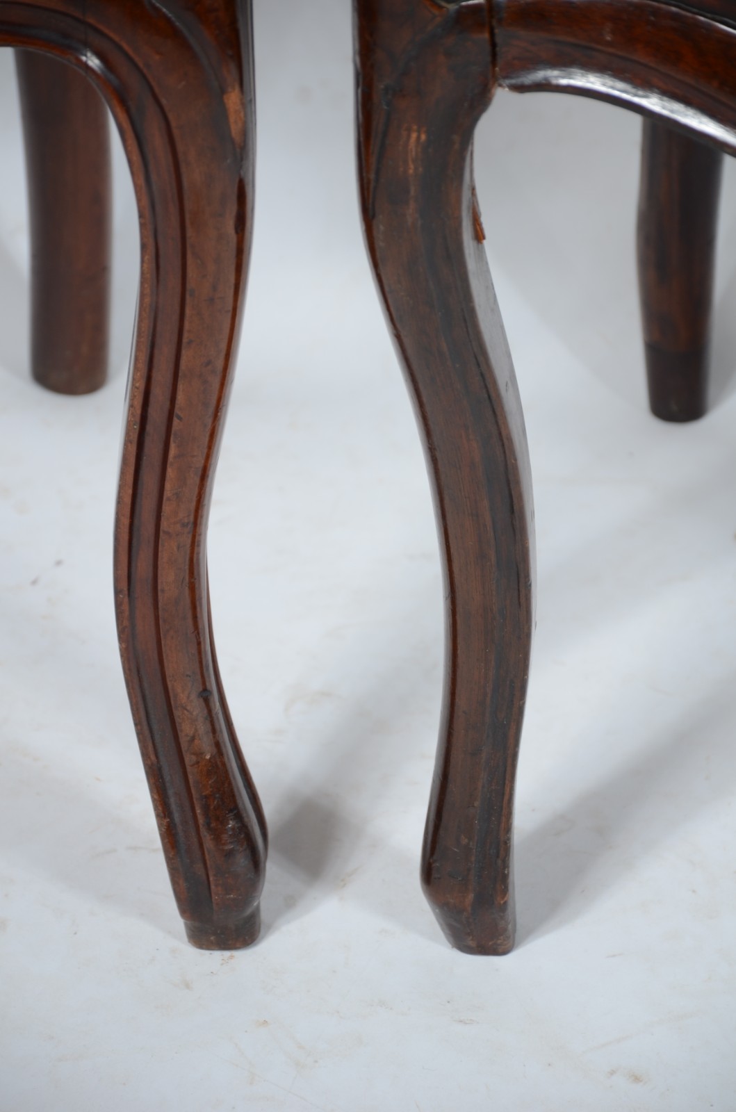 Conjunto com 4 cadeiras de madeira nobre com assentos de palhinha... - foto 6 de 6