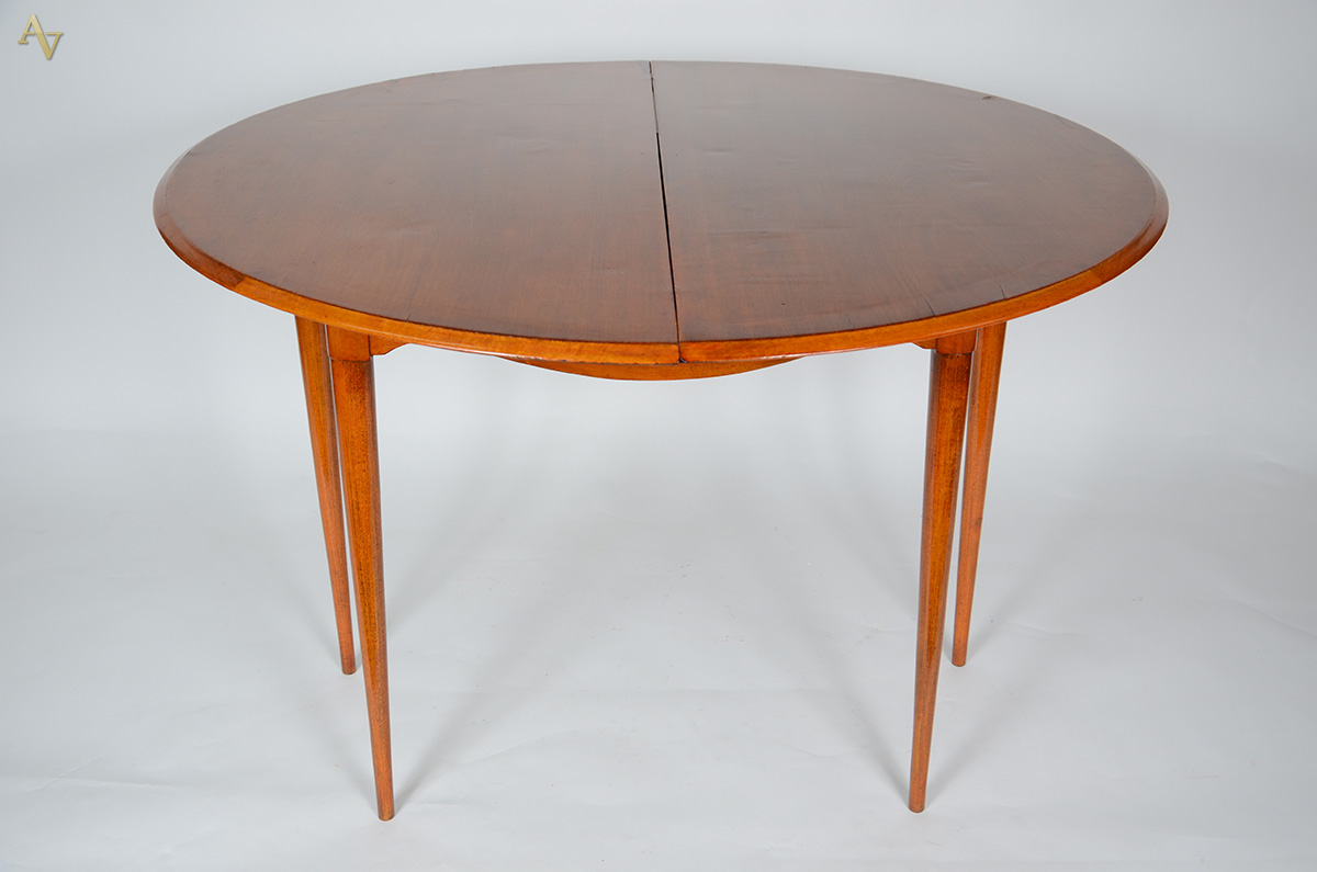Mesa de encostar anos 60, com uma gaveta e pés palito. Tampo... - foto 2 de 2