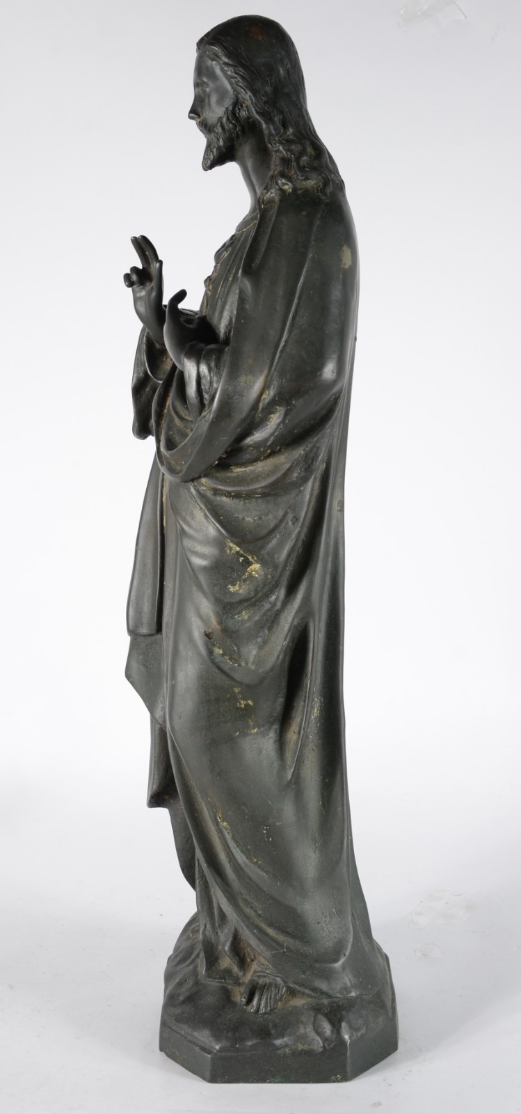Escultura de bronze representando Sagrado Coração de Jesus. - foto 4 de 5