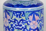 Potiche de porcelana chinesa decoração floral e... - Potiche de porcelana chinesa decoração floral em tons de azul.

