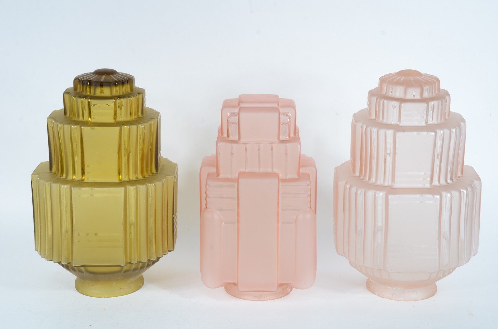 Três cúpulas de vidro, Art Deco. - foto 1 de 11