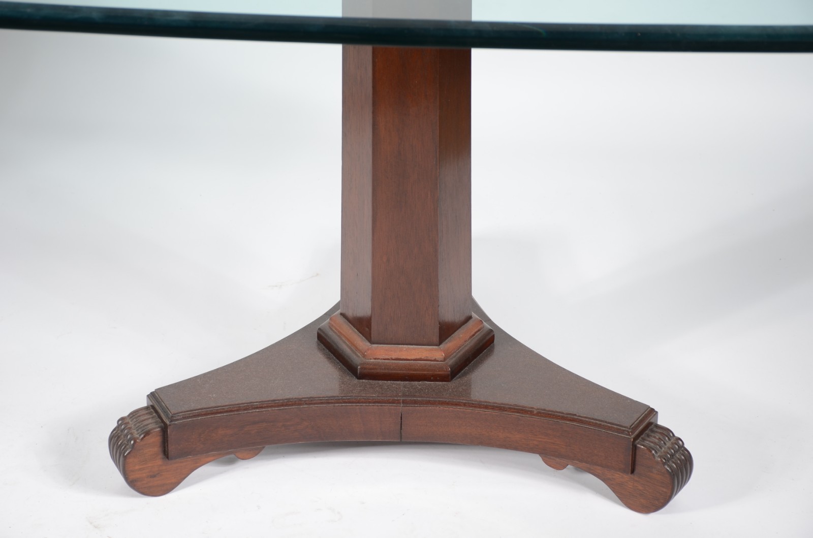 Mesa de jantar com base dupla de madeira e tampo de vidro bisotado... - foto 5 de 10