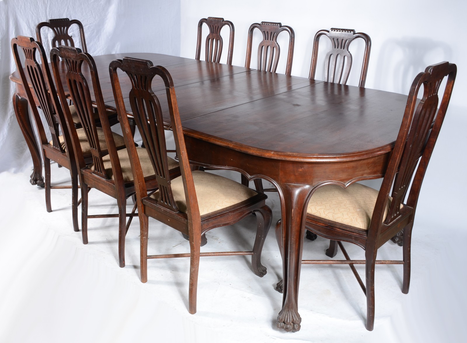 Belíssima mesa de jantar de madeira nobre, tampo oval com quatro... - foto 1 de 8