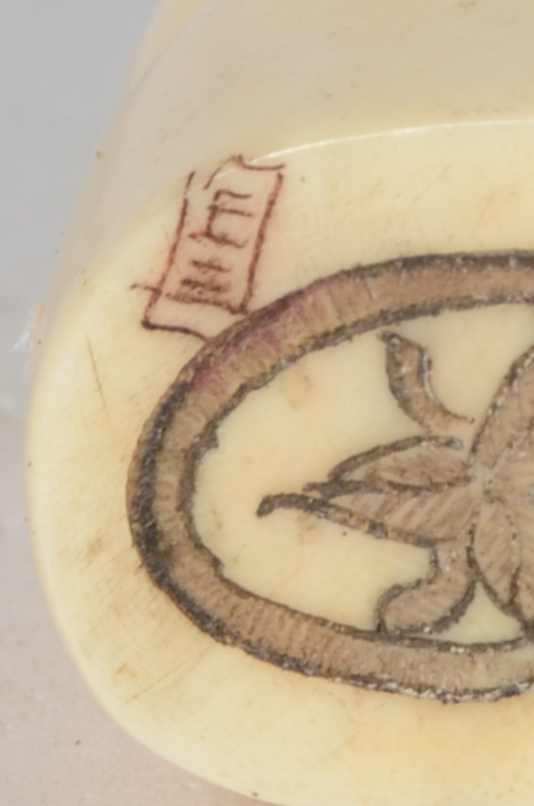 Netsuke de marfim representando animais, assinado. - foto 6 de 6