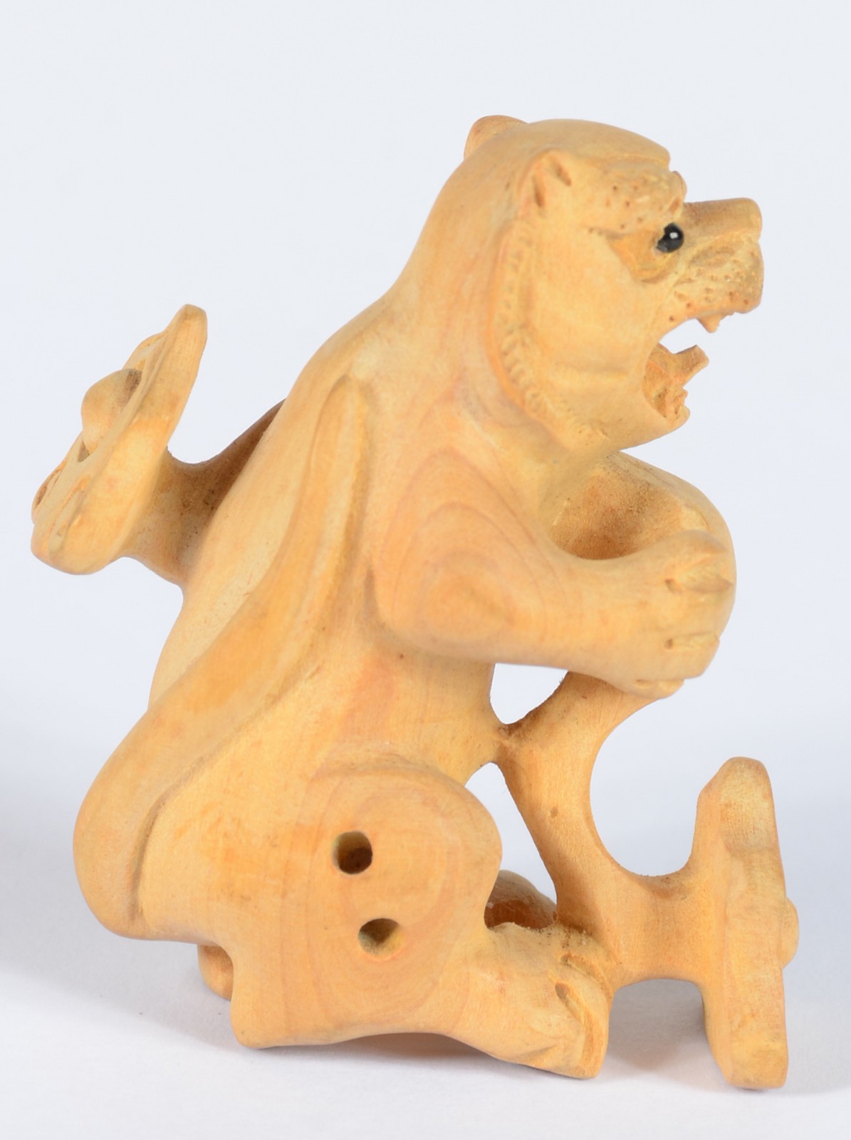 Netsuke de madeira representando cão de fó. - foto 4 de 6