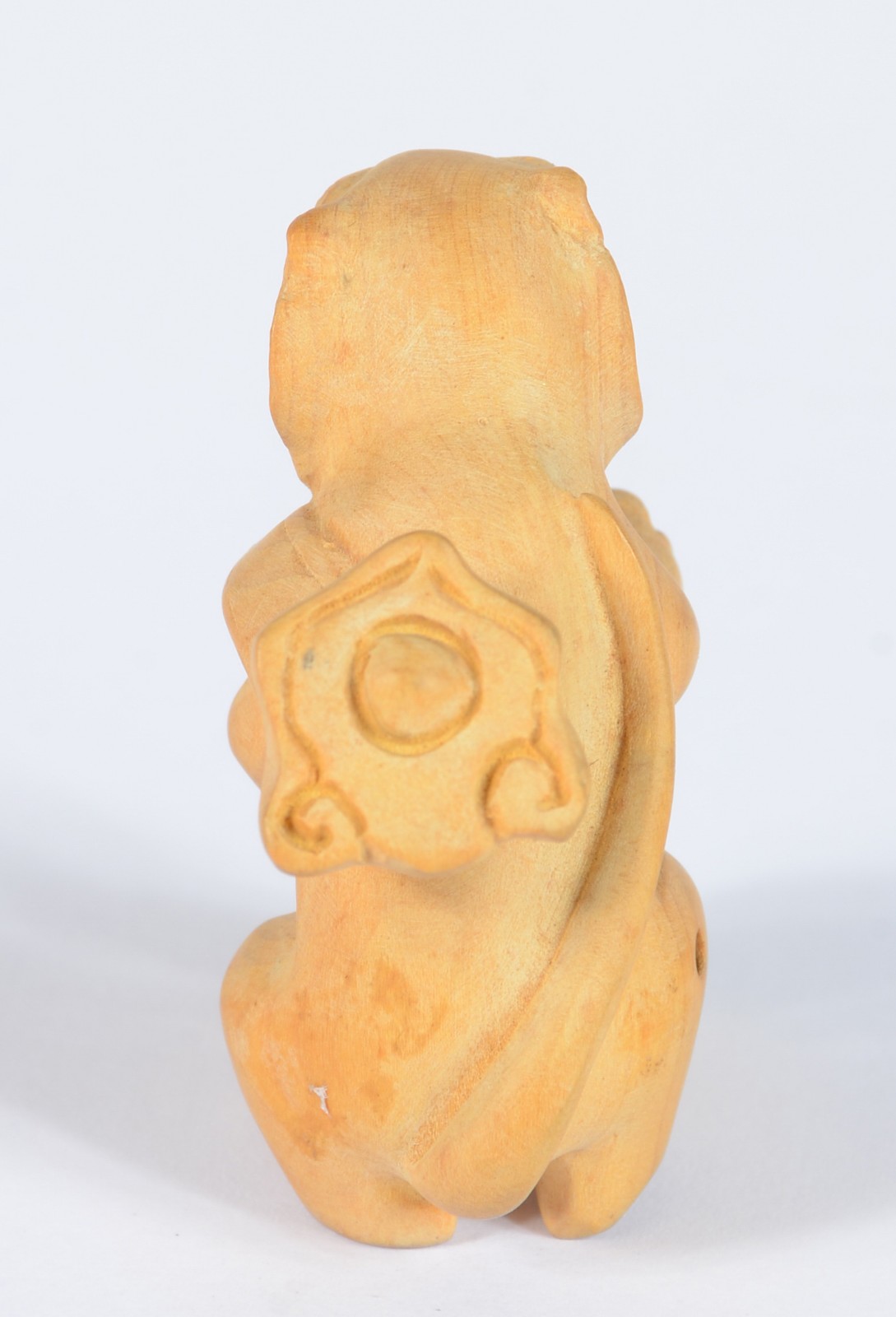 Netsuke de madeira representando cão de fó. - foto 5 de 6