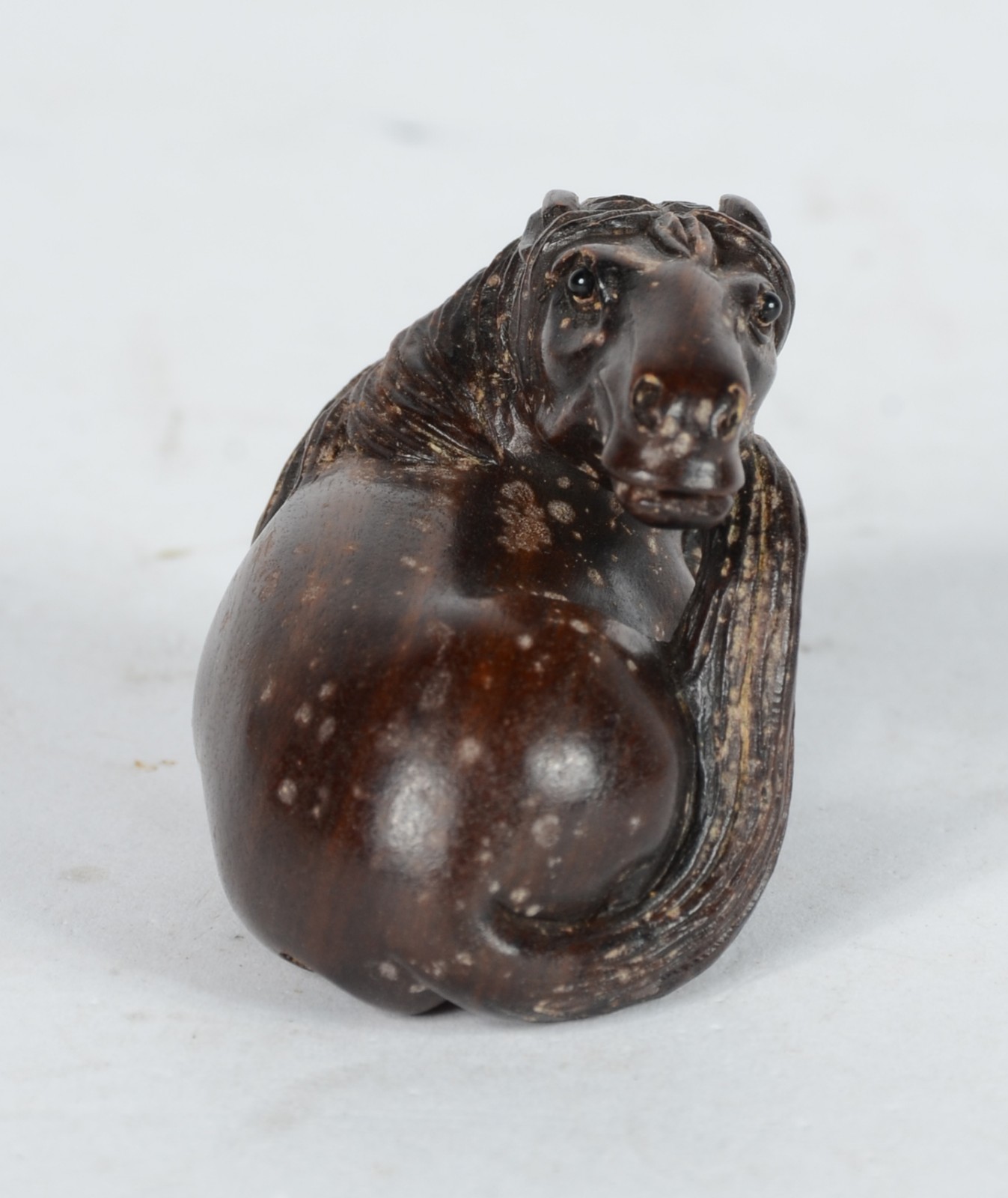 Netsuke de madeira representando cavalo. - foto 4 de 6