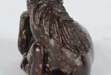 Netsuke de madeira representando cavalo. - Netsuke de madeira representando cavalo.