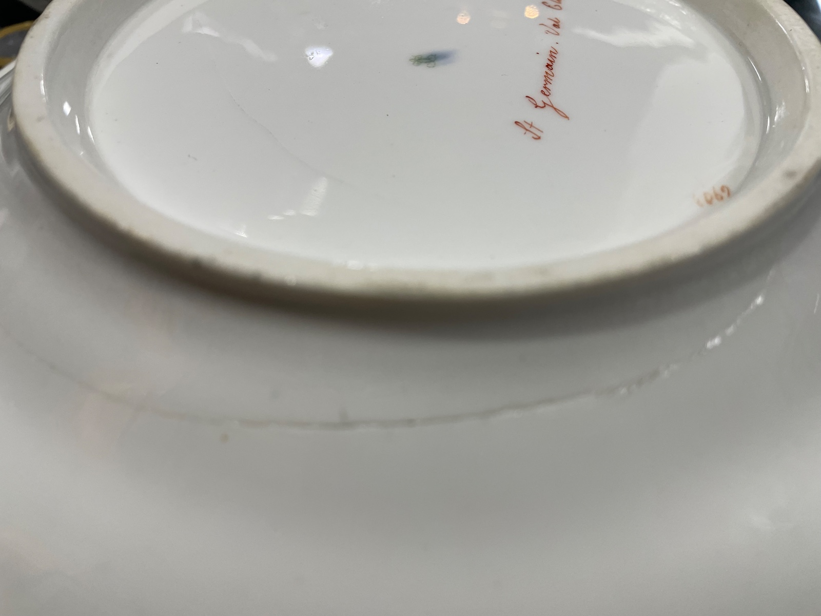 Par de pratos de porcelana europeia decorados com paisagens em... - foto 7 de 7