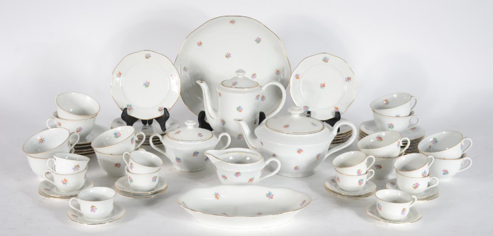 Serviço de chá e café de porcelana tcheca, decoração floral em... - foto 1 de 5