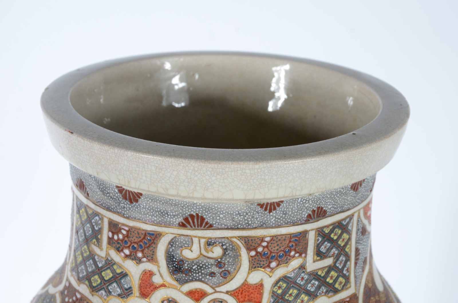 Vaso de faiança oriental Satzuma decorado com figuras típicas e... - foto 5 de 5