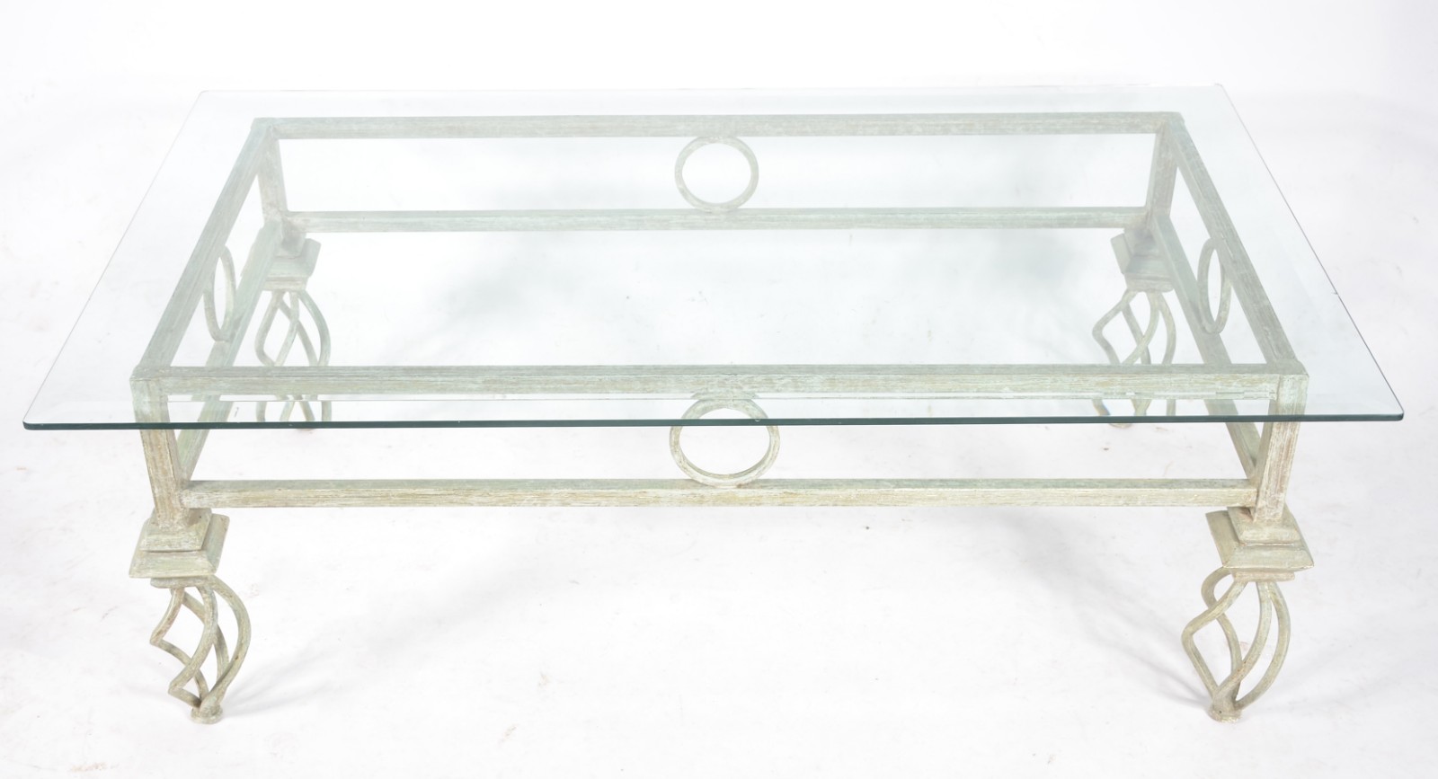 Mesa de centro com base de metal patinado e tampo de cristal bisotado. - foto 2 de 4