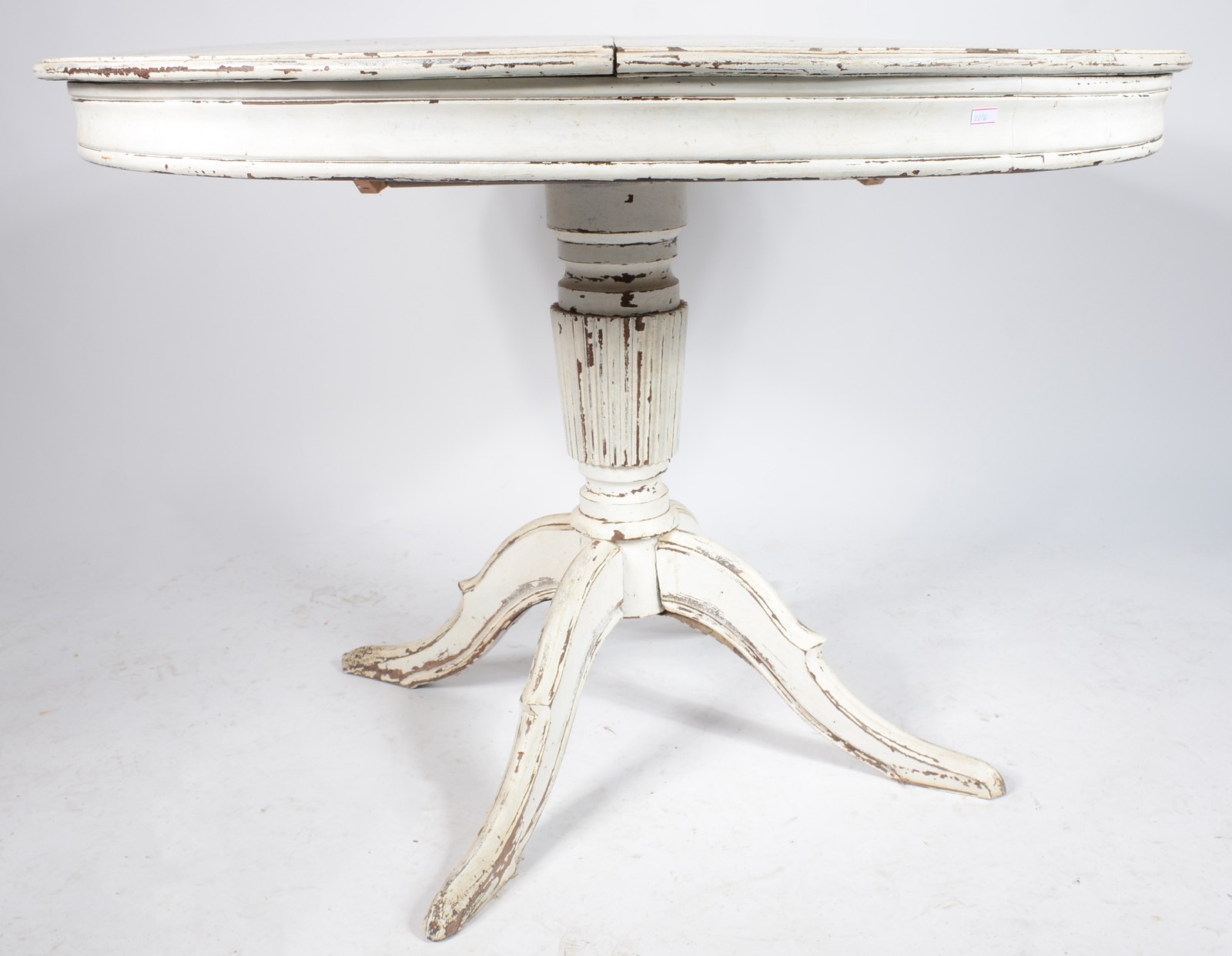 Mesa redonda de madeira pintada de branco, tábua extensora (sem... - foto 4 de 8