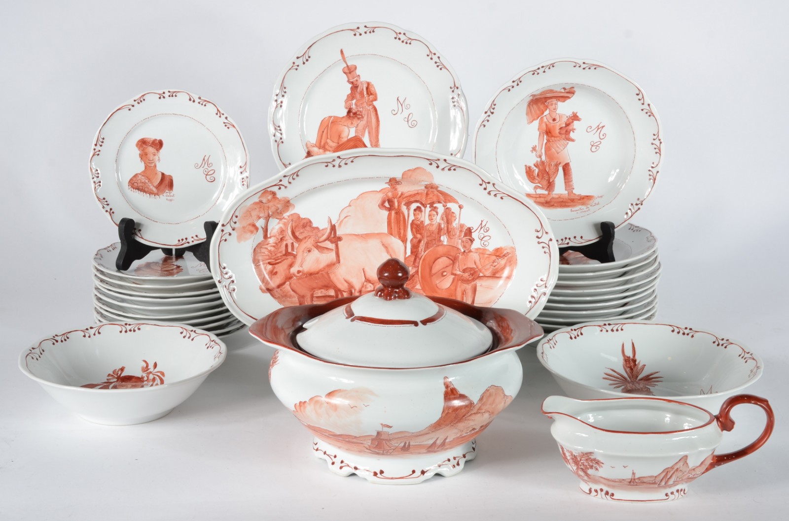 Aparelho de jantar de porcelana pintada á mão, composto de: 12 pratos... - foto 1 de 9