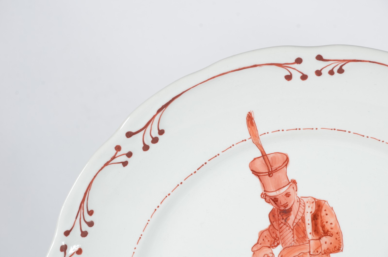 Aparelho de jantar de porcelana pintada á mão, composto de: 12 pratos... - foto 5 de 9