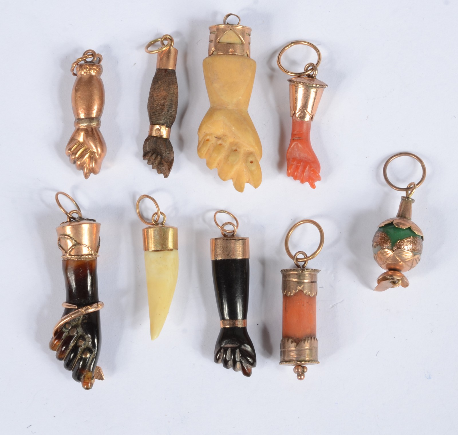 Joia de crioula - Conjunto com 9 figas diversas com detalhes em metal... - foto 2 de 2