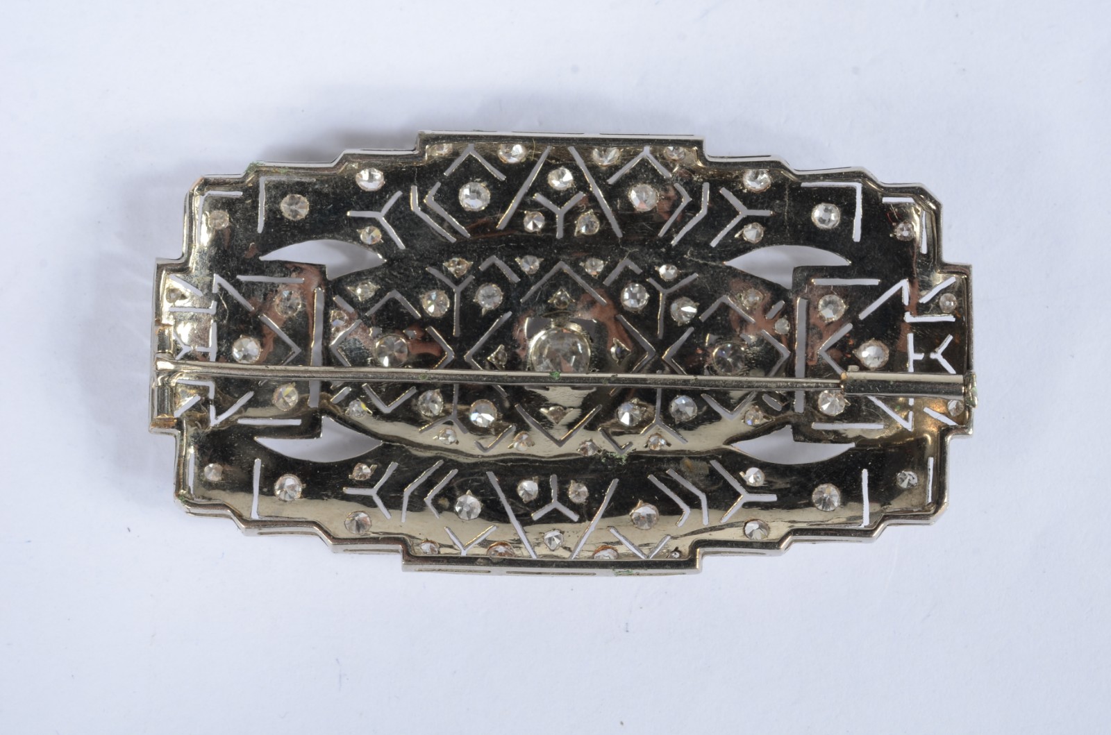 Broche de ouro baixo com brilhantes. (Por motivos de segurança a peça... - foto 2 de 4