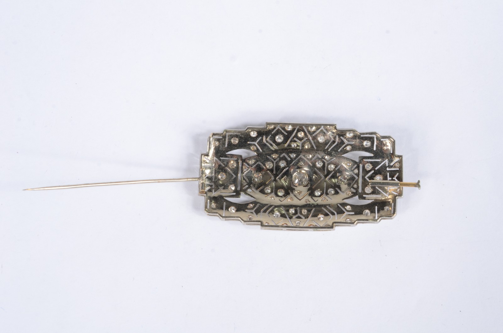 Broche de ouro baixo com brilhantes. (Por motivos de segurança a peça... - foto 4 de 4