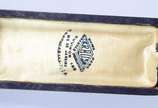 Alfinete para gravata de platina com perola.  (... - Alfinete para gravata de platina com perola.  (Por motivos de segurança a peça não se encontra na<br>loja).