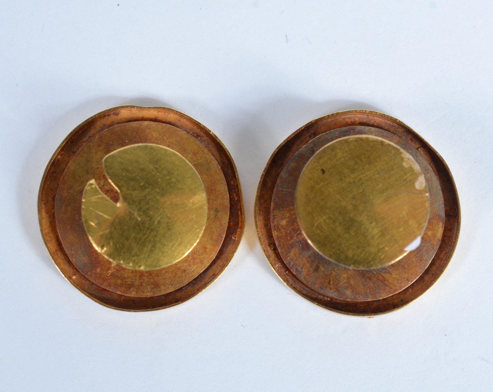 Par de abotoaduras de ouro 18 k., com letra "A". (Por motivos de... - foto 2 de 3