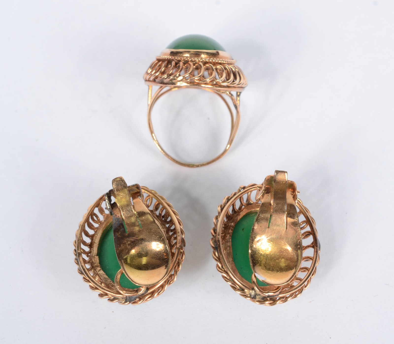 Conjunto par de brincos e anel em ouro baixo com pedras verdes., aro... - foto 4 de 6