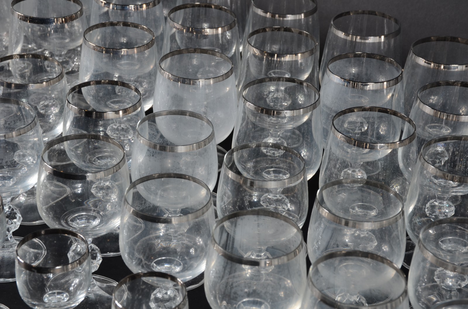 Serviço de cristal da Bohemia (com mofo), composto de: 11 flutes, 12... - foto 3 de 3