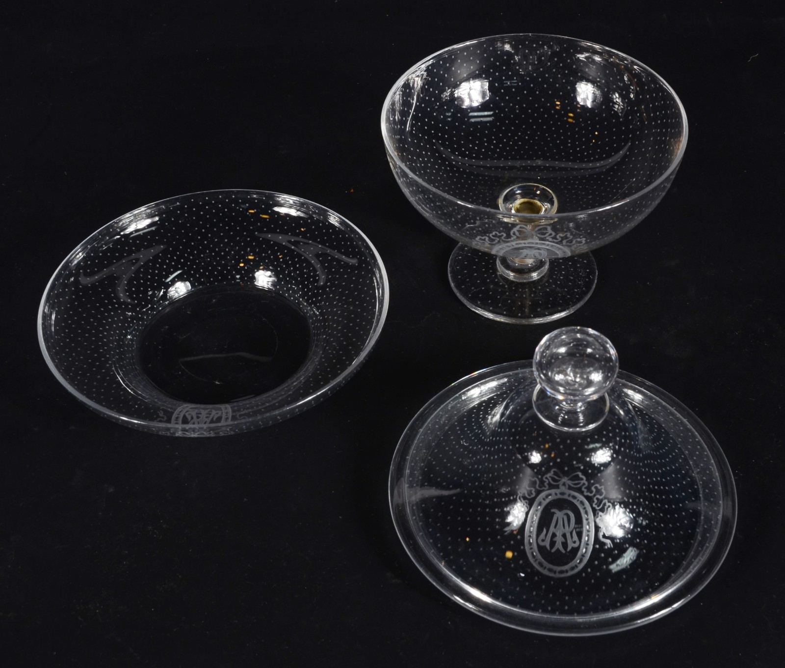Compoteira de cristal monogramado, pé com anel de metal com... - foto 5 de 5