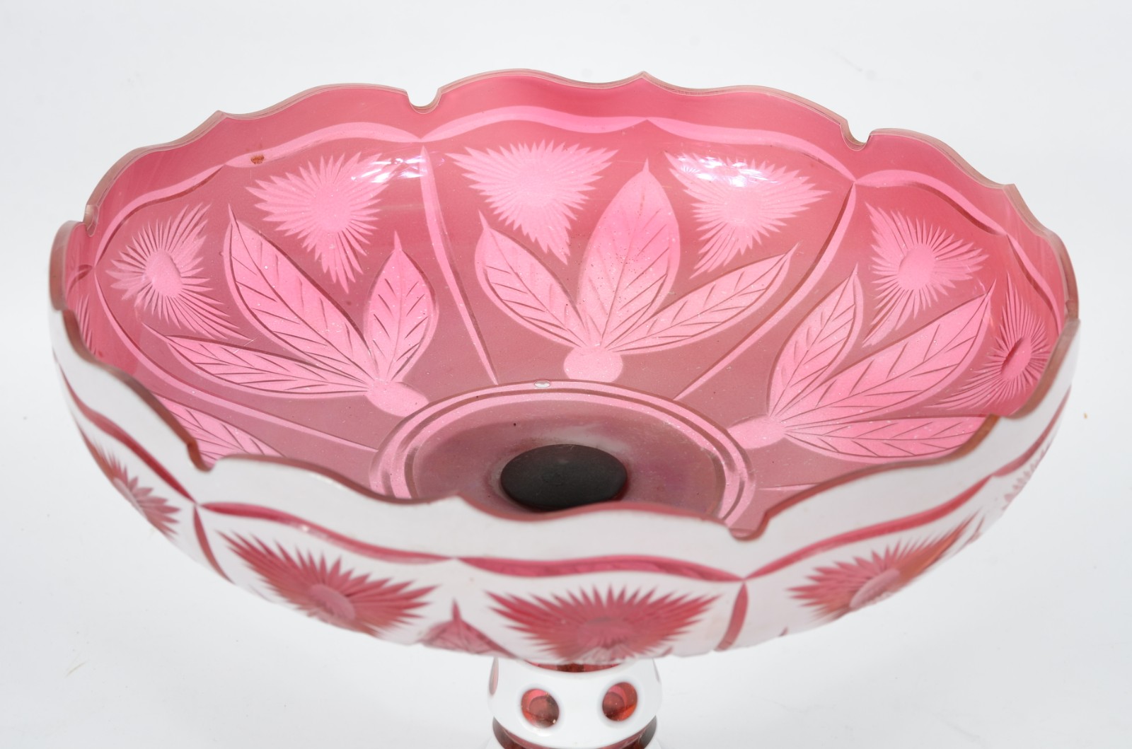 Fruteira de cristal overlay vermelho e branco, borda recortada... - foto 2 de 4