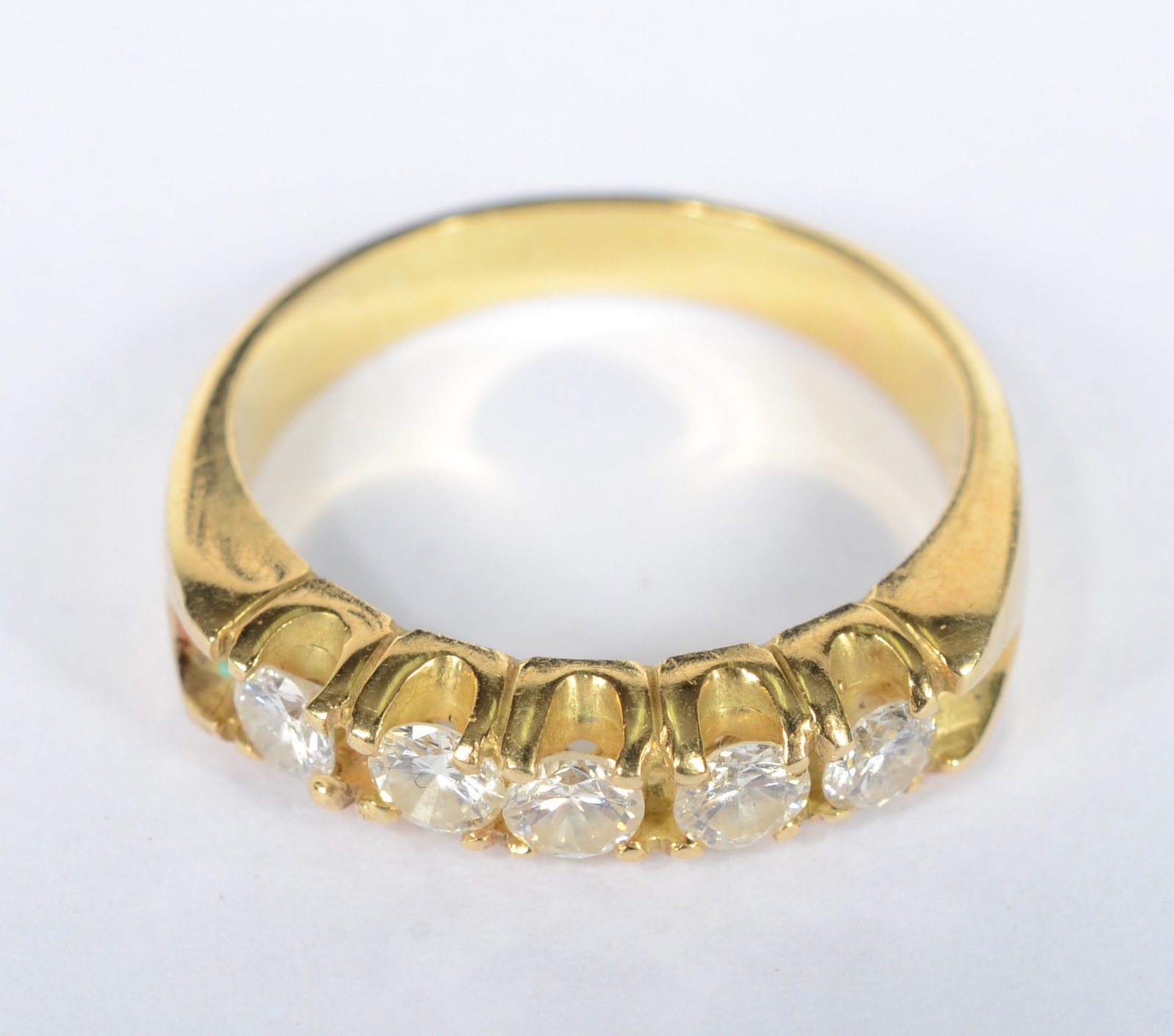 Anel de ouro 18 k., contraste 750 mls com 5 brilhantes de... - foto 2 de 5