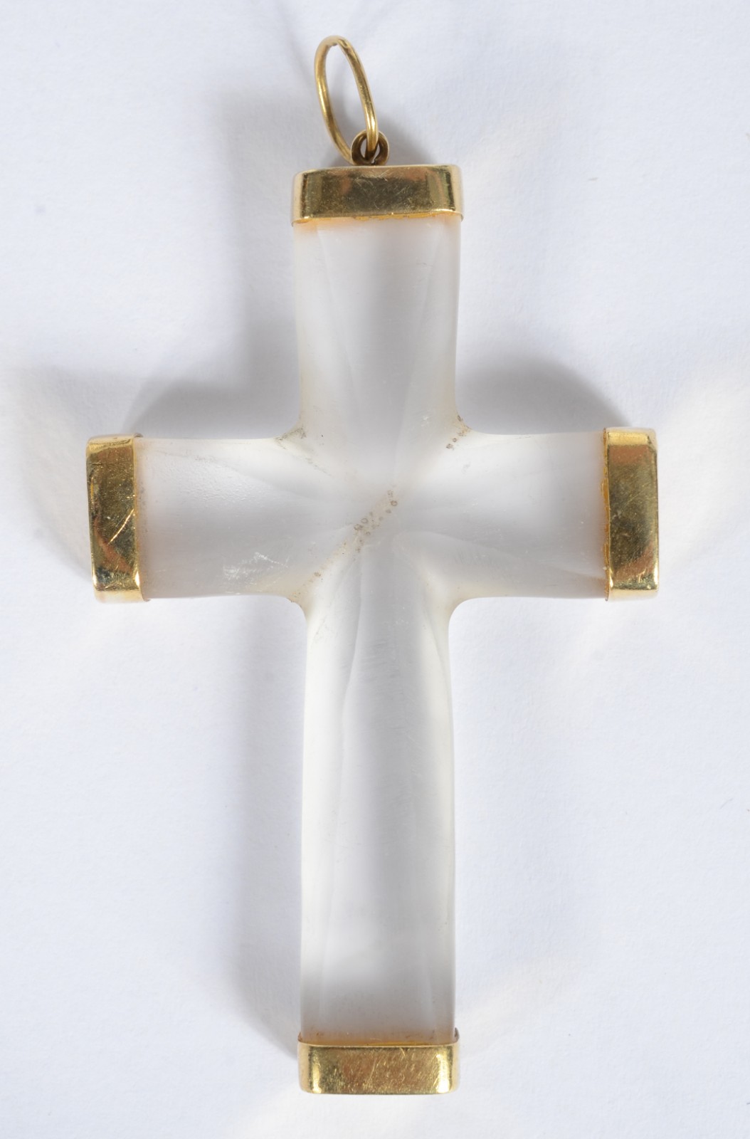 Cruz em acrílico com detalhes em ouro 18 k. (Por motivos de segurança... - foto 2 de 3