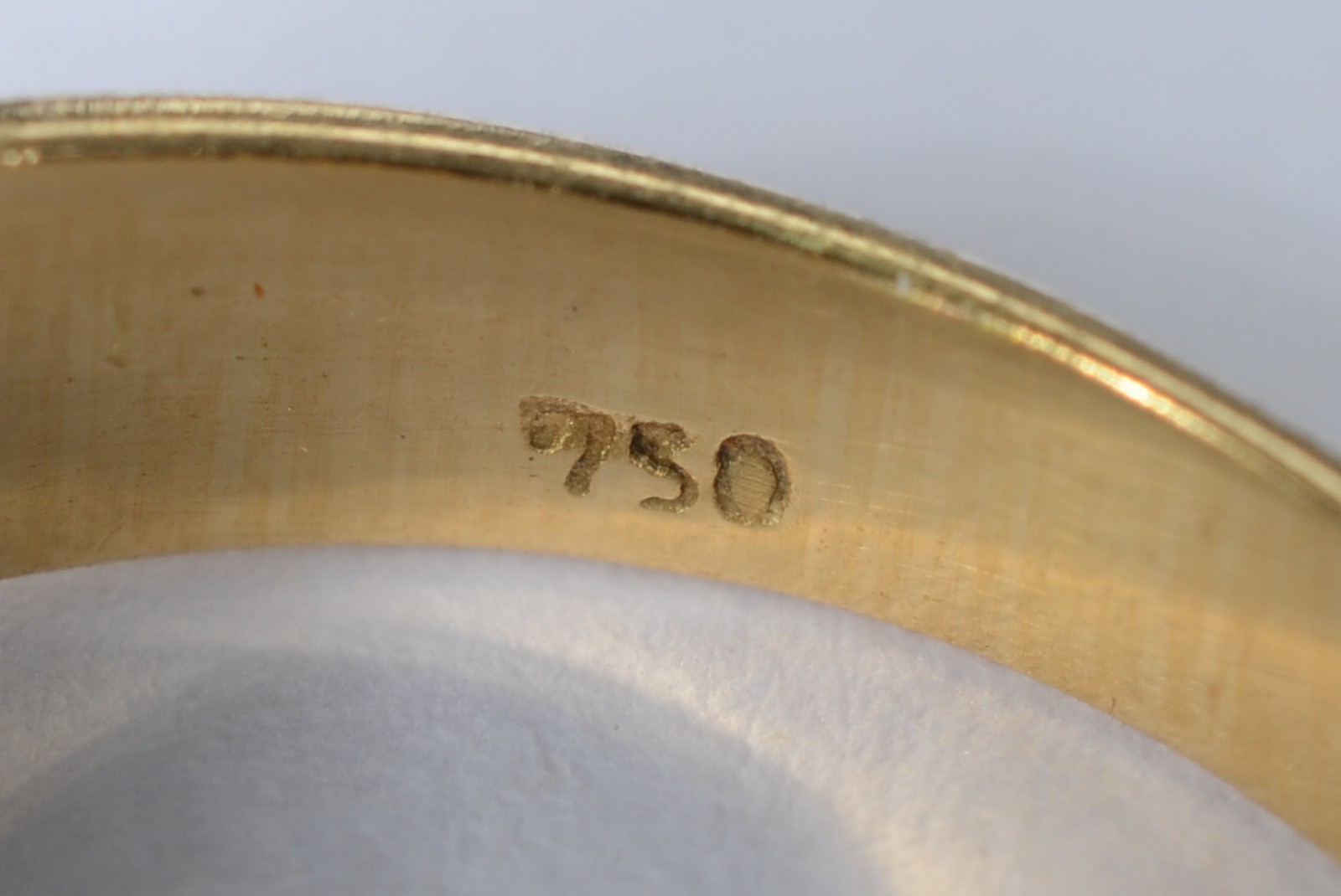 Anel de ouro 18 k., com quatro brilhantes e pedra topázio. Aro 18... - foto 5 de 5