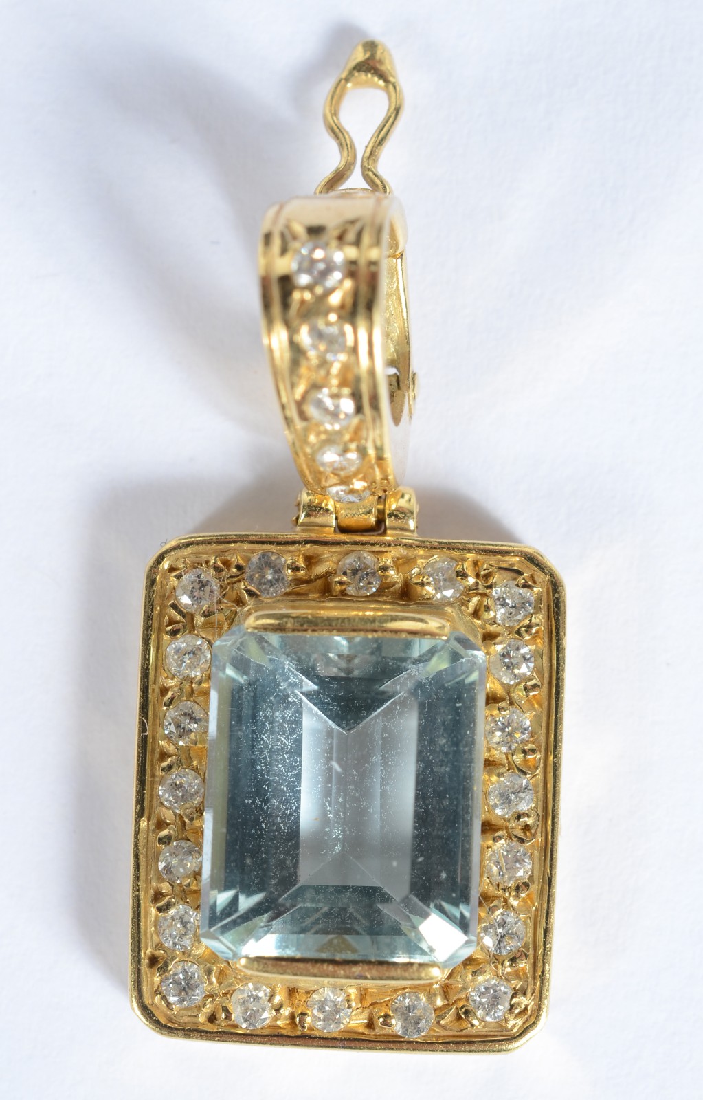 Pendente de ouro 18 k., contraste 750 mls com pedra água marinha... - foto 1 de 3