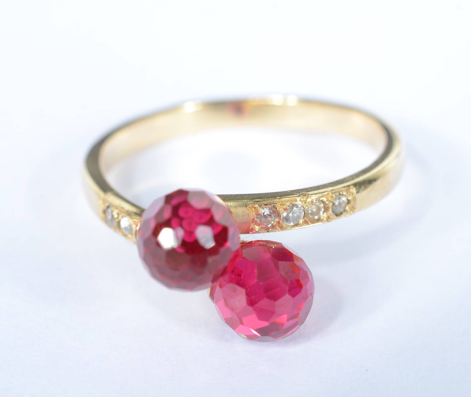 Anel de ouro 18 k., contraste 750 mls com aproximadamente 6 mini... - foto 1 de 5