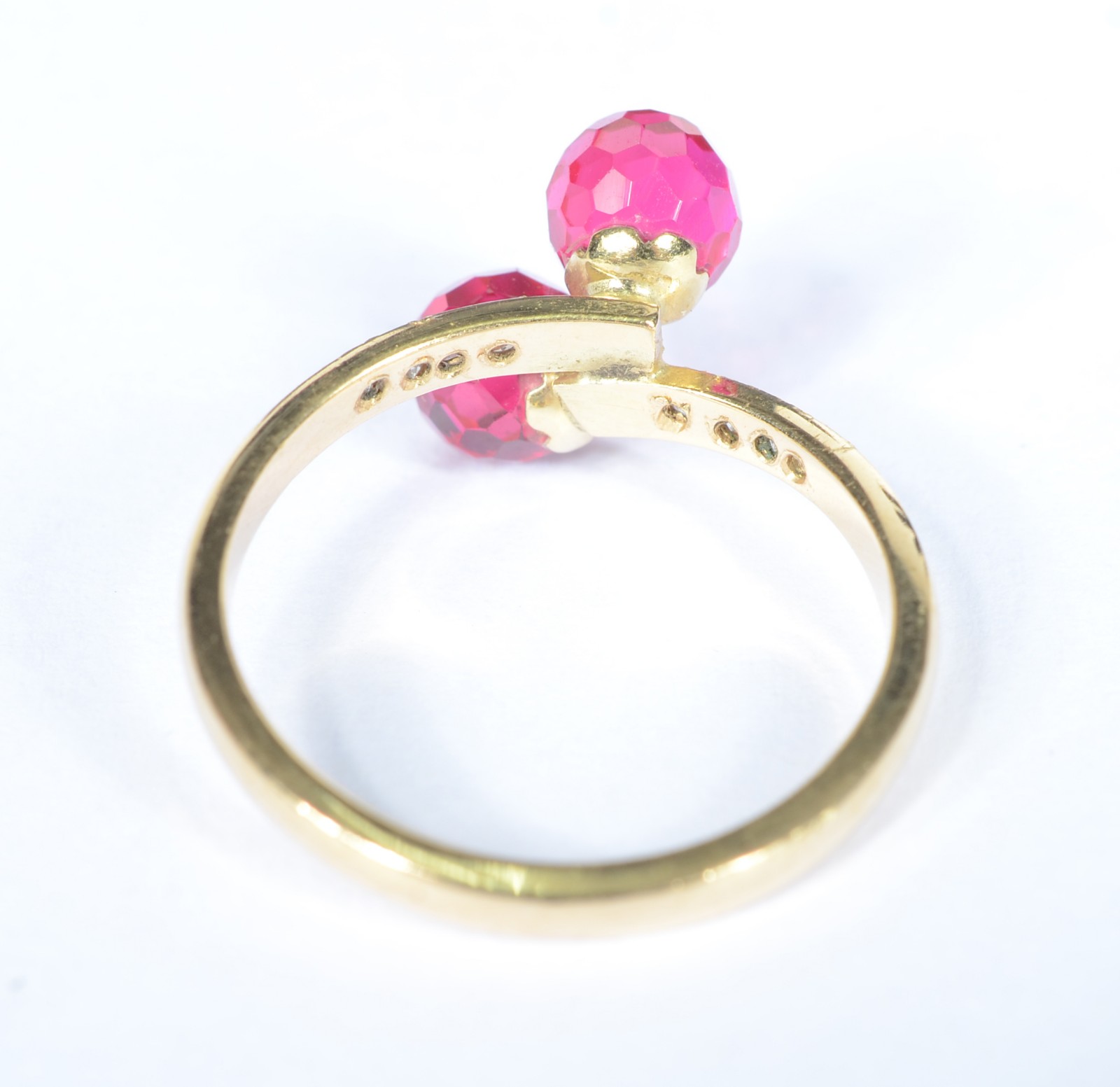 Anel de ouro 18 k., contraste 750 mls com aproximadamente 6 mini... - foto 3 de 5