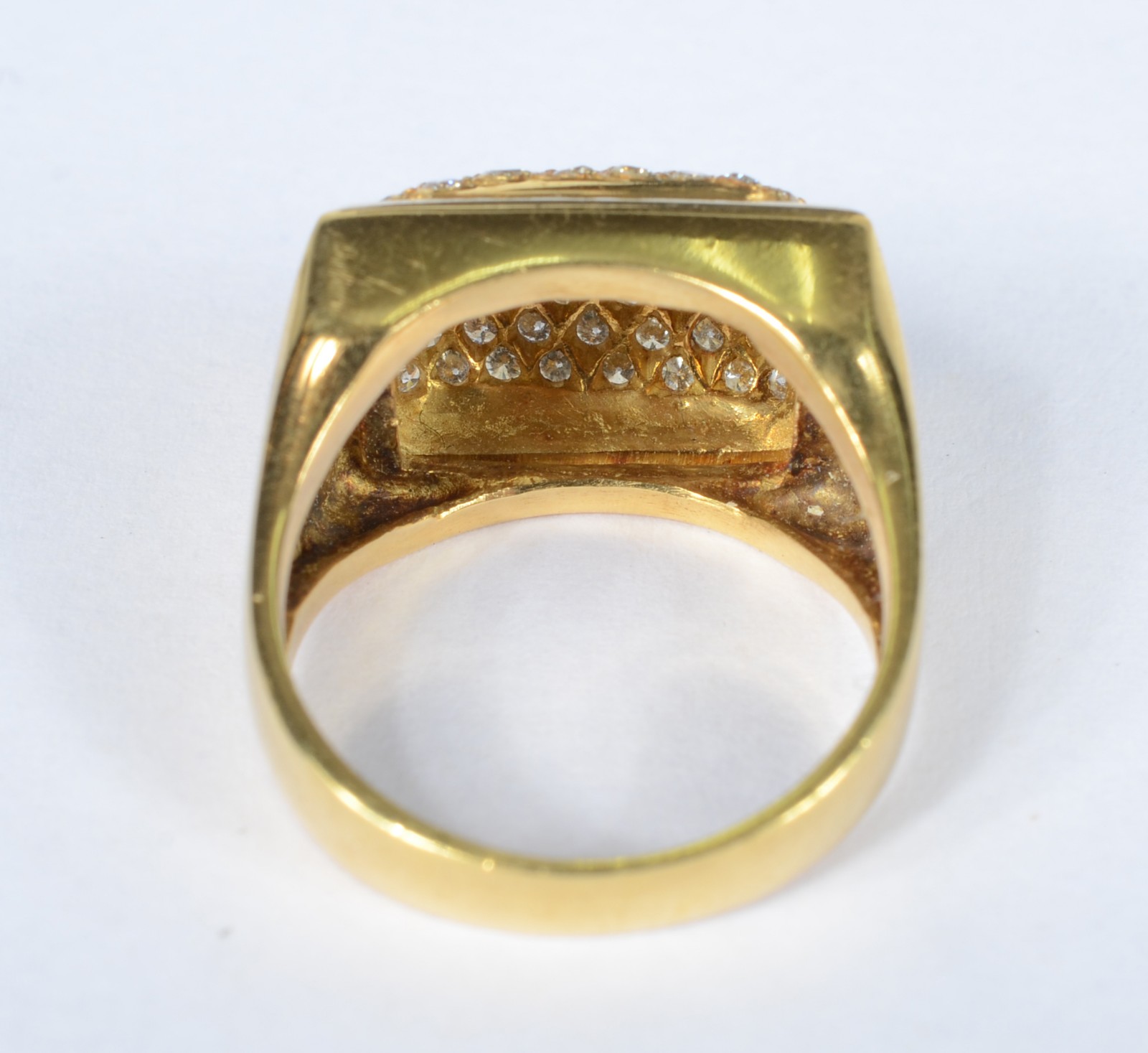Anel de ouro 18 k., cravejado 48 brilhantes aproximadamente 1 ct... - foto 3 de 5