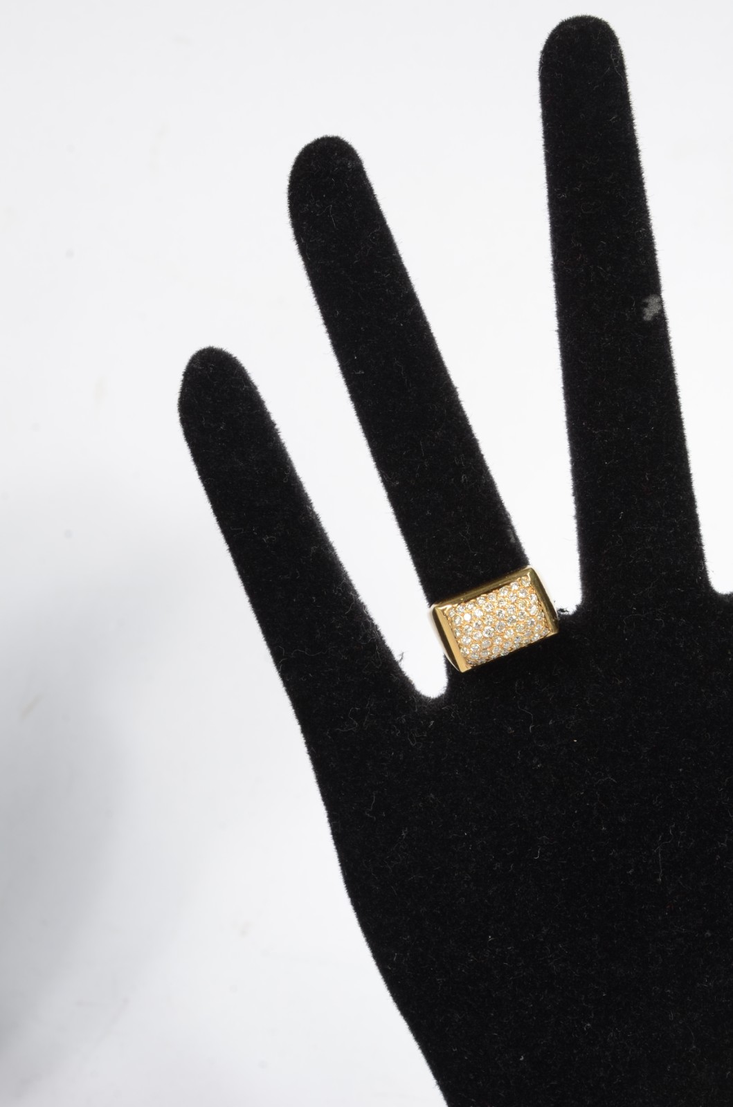 Anel de ouro 18 k., cravejado 48 brilhantes aproximadamente 1 ct... - foto 5 de 5
