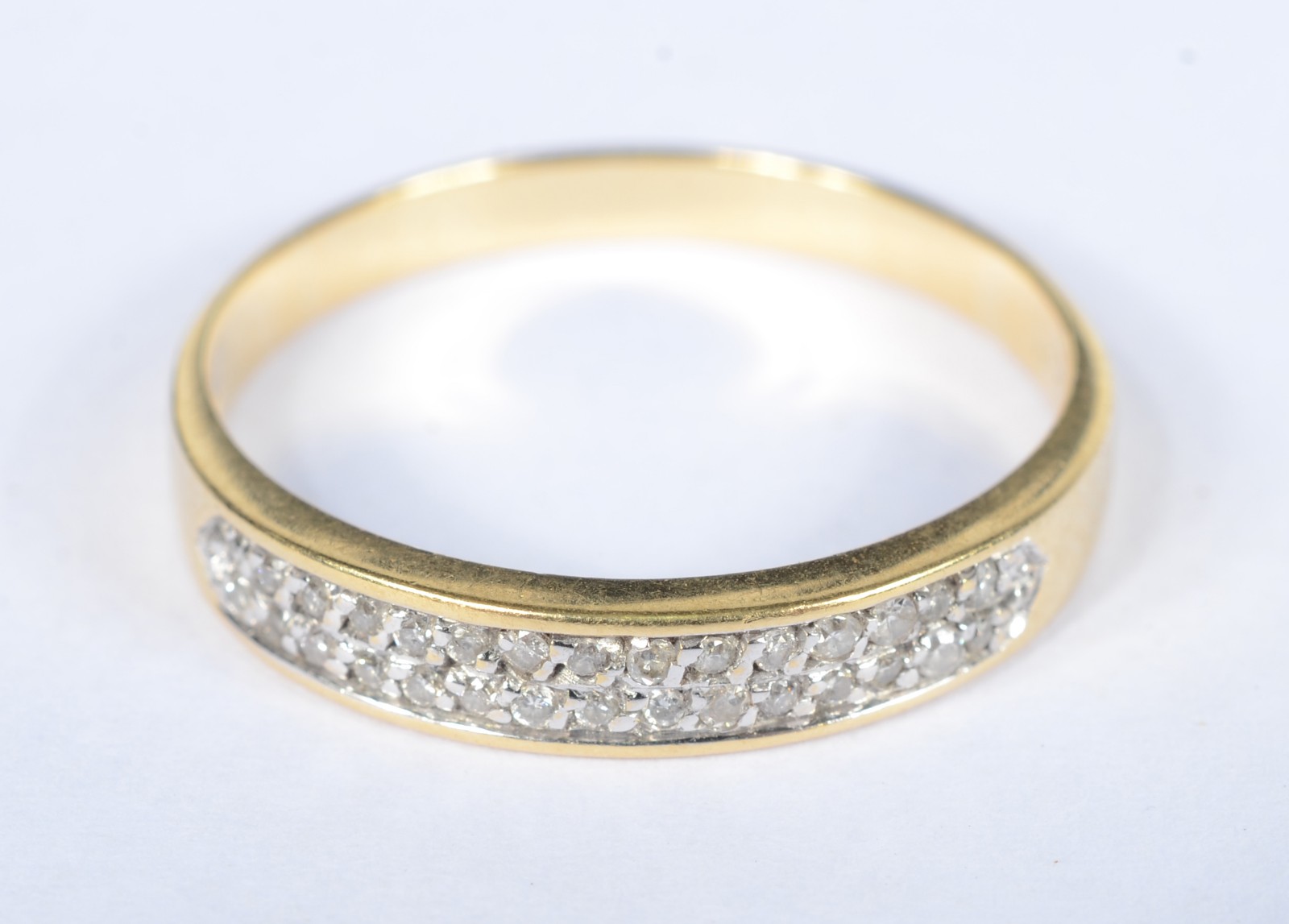 Anel de ouro 18 k., cravejado com brilhantes. Aro 23. (Por motivos de... - foto 1 de 5