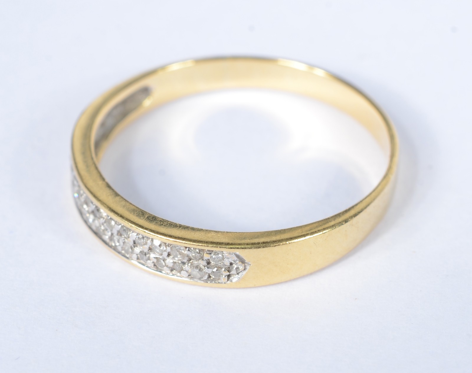 Anel de ouro 18 k., cravejado com brilhantes. Aro 23. (Por motivos de... - foto 2 de 5